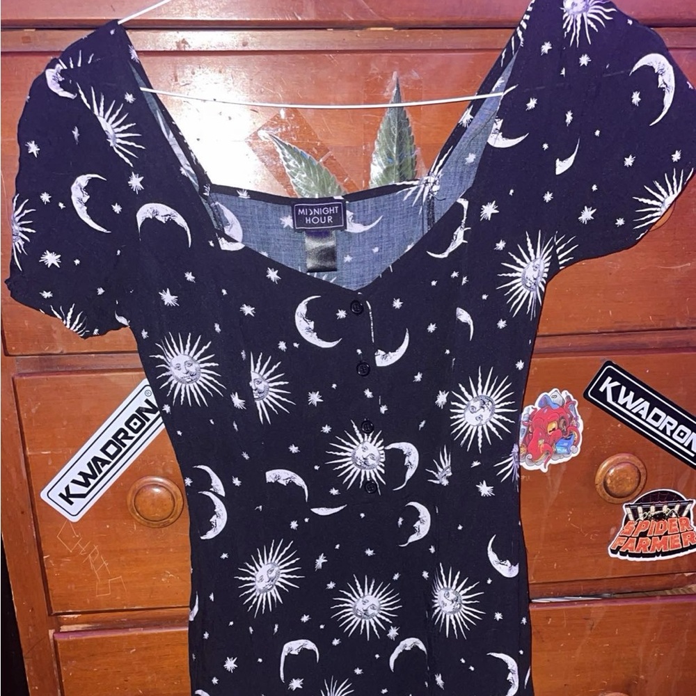 🕸️LONG FLOWY BLACK DRESS FOR SALE‼️